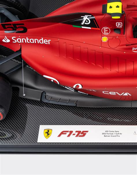 1:8 scale Carlos Sainz Ferrari F1-75 model in Red | Ferrari®