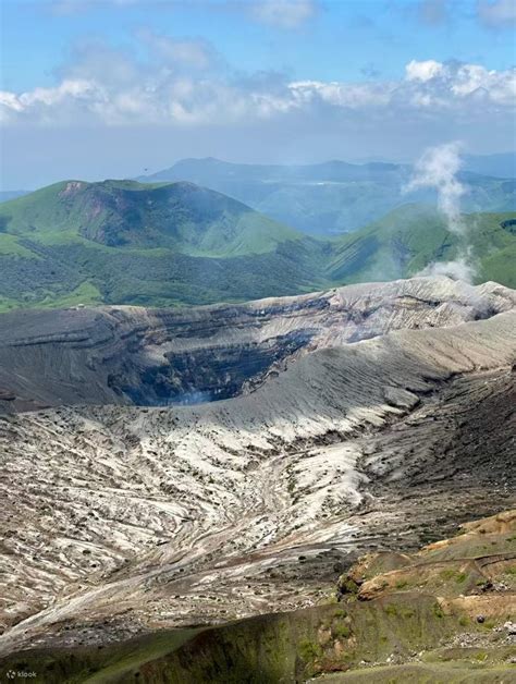[Hokkaido Toya Lake Onsen Round Trip Chartered Car] Green License Plate ...