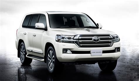 New Toyota Land Cruiser 200 photo gallery - Autocar India