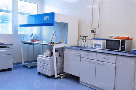 Laboratory Outside View 的图像结果