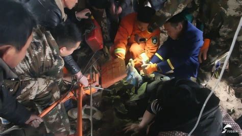 菏泽一男子被打地机“咬”断腿 消防15分钟解救_腾讯视频