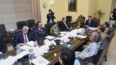 ईरान के साथ तनाव के बीच पाकिस्तान में हुई खास मीटिंग - India TV Hindi