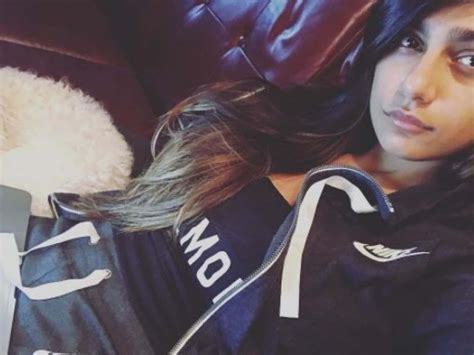 [100+] Mia Khalifa Pictures | Wallpapers.com