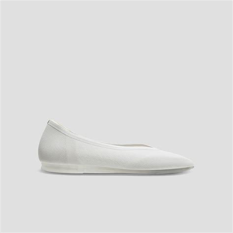 Pointed-Toe Dual-Cushion City Flats (Ecostitch™️ Flat Pro), White, EU39 ...
