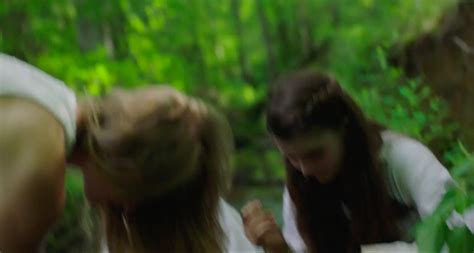 Sharp Objects Flashback Scene 的图像结果