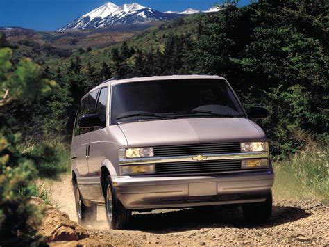 Virtually Reborn 2026 Chevrolet Astro 4WD Minivan Combines Silverado With Sliding Doors ...