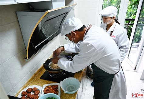 厨师上门做菜服务-蓝牛仔影像-中国原创广告影像素材
