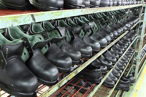 安全鞋厂橡皮作坊男人皮革衣服工艺修理鞋匠鞋类工具高清图片下载-正版图片320782220-摄图网