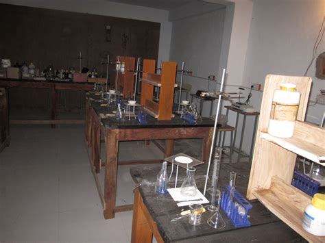 Lab Tech Colleges 的图像结果