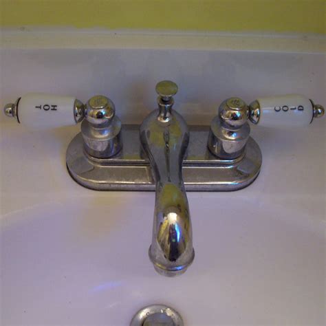 Bathroom Sink Is Leaking From Under The Faucet – Rispa