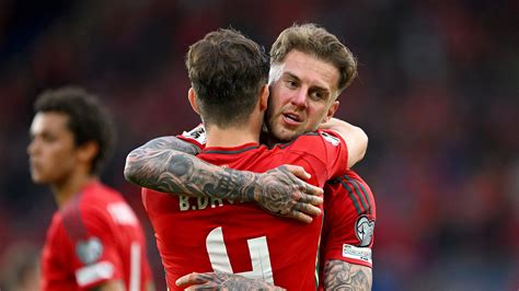 Image result for Wolves Leeds Offside Goal