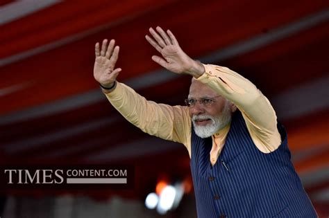 Narendra Modi News Photo Narendra Modi addresses a publ...