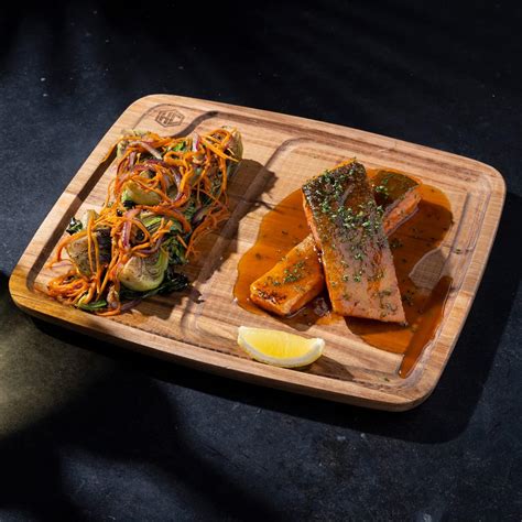 HexClad Wooden Steak Plate Set with Juice Channel - India | Ubuy