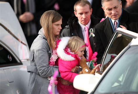 What did Alex Jones say about Sandy Hook school shooting? – Deseret News