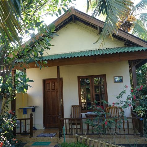 ARNEL BUNGALOWS (Pemenang) - B&B Reviews, Photos, Rate Comparison ...