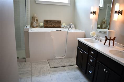 Walk-In Tub Shower Unit 的图像结果