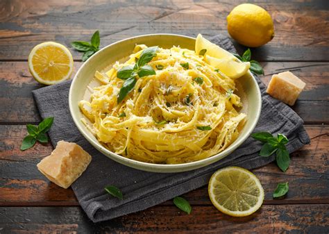 Pasta al limone: la ricetta originale - La Cucina Italiana