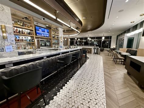 Lounge Review: The Newer JFK Delta Sky Club Concourse A - TravelUpdate