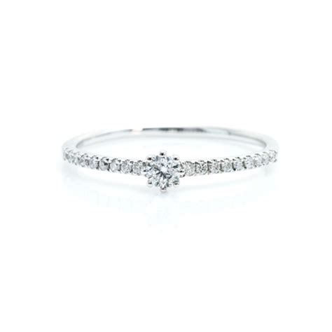 Diamond Rings: Budget Engagement Ring