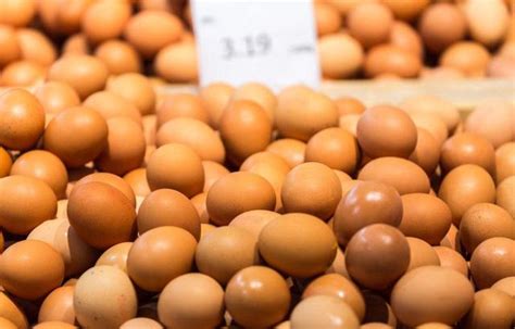 今年的鸡蛋的价格，为啥下落的这么快？四月份能不能上涨？__财经头条