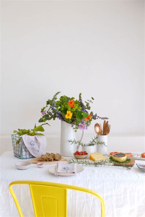 Table Setting Country Style 的图像结果