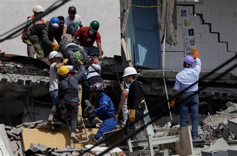 Powerful Earthquake Strikes Mexico, Killing Over 100 - The New York Times