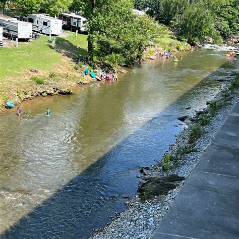 CREEKSTONE INN (Pigeon Forge) - Hotel Reviews, Photos, Rate Comparison ...