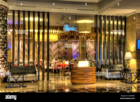 Restaurant Table Side View 的图像结果