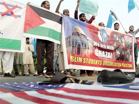 Evening roza ifftari namaz - July 14, 2014 | The Economic Times