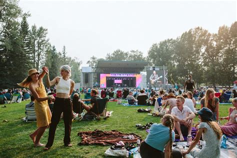 What Makes A Folk Song | Audiolover