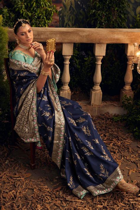 Buy Navy Blue Viscose Dola Silk Saree With Blouse Piece online-Karagiri