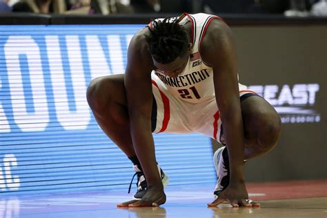 UConn vs. UNC Wilmington Prediction, Line, and Picks - November 18 ...