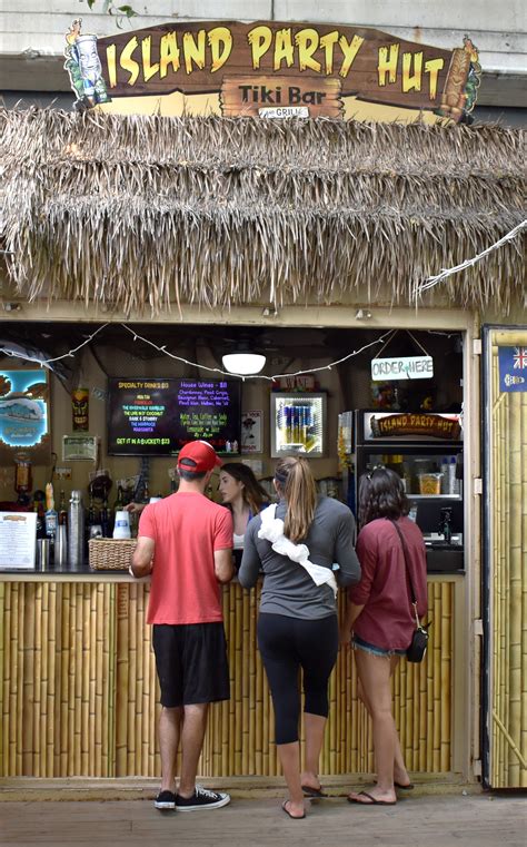 Chicago River's Best Day Trip: Tying Up at Island Party Hut
