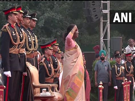 President Droupadi Murmu presents Silver Trumpet and Trumpet Banner to ...