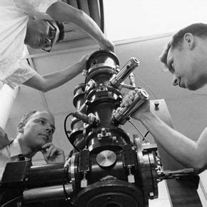 Image result for How Does a Scanning Electron Microscope Work Cochell