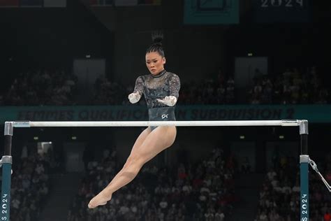 WATCH: Suni Lee lands unreal uneven bars routine to lead USA to gold ...