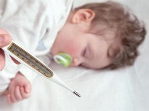 小孩发烧，如何正确测量体温？