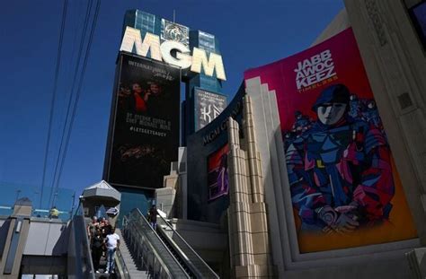 Casino Operator MGM Resorts Misses Profit Estimates on Weak Las Vegas ...