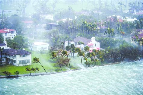 两大飓风令美国损失逾千亿