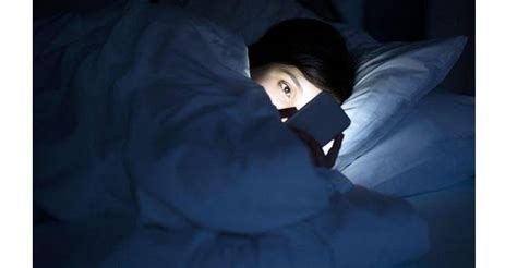 睡前玩手机8分钟兴奋超1小时 ！你有睡前手机依赖症吗？__财经头条