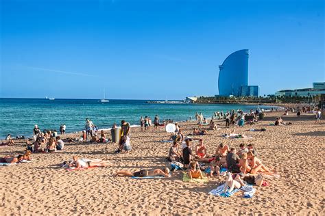 Platja de la Barceloneta in Barcelona - Realmag