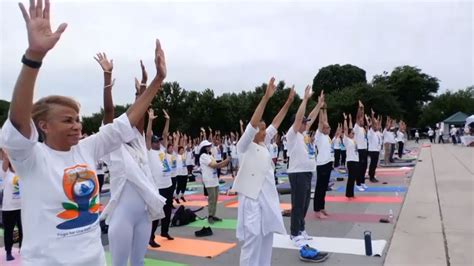 Indian Embassy hosts yoga session at Lincoln Memorial in Washington DC ...