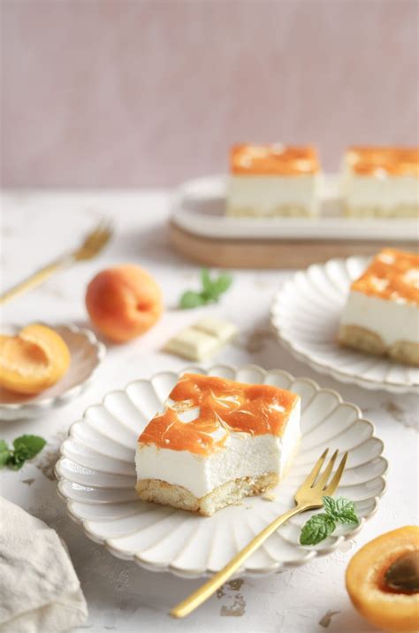 Kolač od bele čokolade i kajsija (bez pečenja) - Mystic Cakes