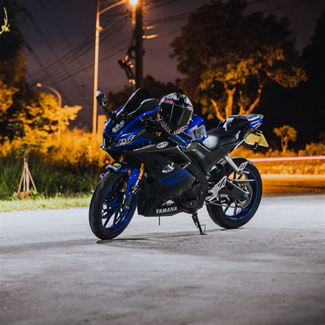 Download wallpaper 2780x2780 yamaha, motorcycle, blue, bike, helmet ...