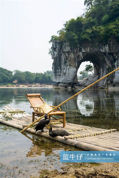 桂林漓江上的竹筏-蓝牛仔影像-中国原创广告影像素材