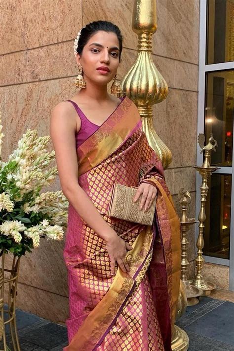 Buy AMYRA Bella Gold Box Clutch Online in India - The AMYRA Store