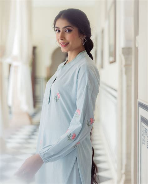 Shop Dazzle Blue Embroidered Flex Kurta Set for Women Online in India ...