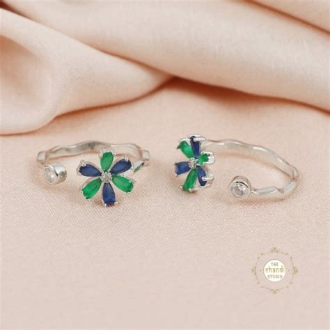 Sparkling Silver Floral Toe Ring – The Chandi Studio