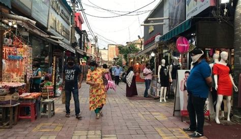 I Went To Lajpat Nagar Recently And Let's Just Say The Weekend Crowd Is ...