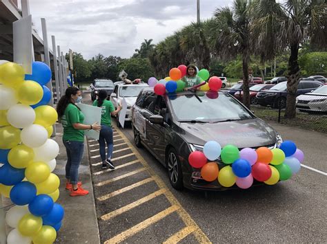 Park Trails Elementary Celebrates 5th-Grade Graduates with a Parade ...